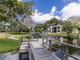 2316 S Cypress Bend Dr in Pompano Beach, FL - Building Photo