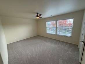 1155 Meadow Ave in Exeter, CA - Building Photo - Building Photo