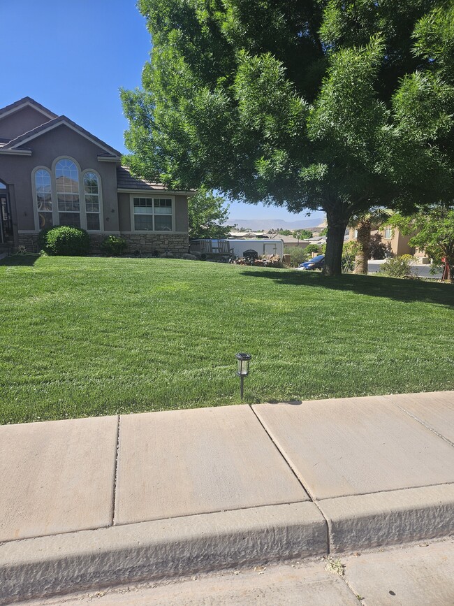 2320 E 2540 S, Unit Basement  Apartment in Saint George, UT - Foto de edificio - Building Photo