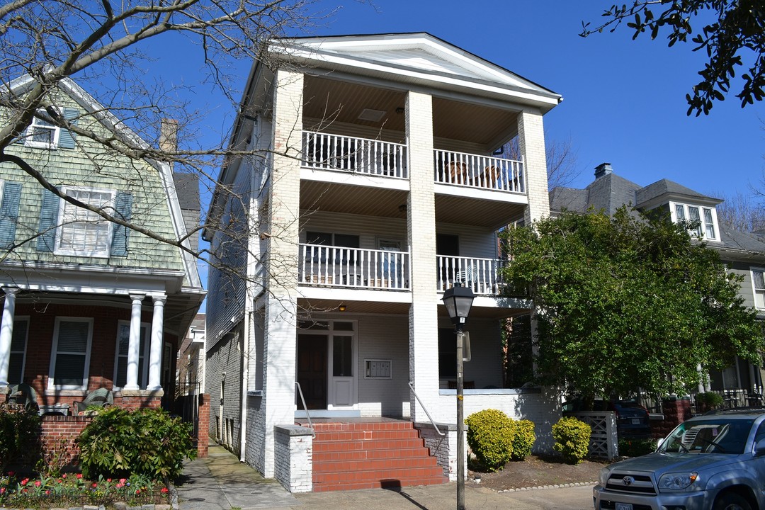 742 Graydon Ave in Norfolk, VA - Building Photo