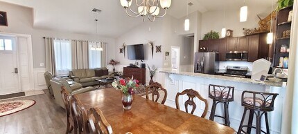 410 SE 6th Ter in Cape Coral, FL - Building Photo - Building Photo