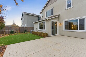 16010 Testarossa St in Lathrop, CA - Foto de edificio - Building Photo