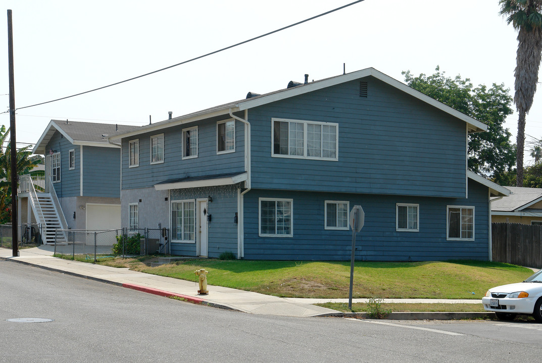 618-622 Santa Clara St in Fillmore, CA - Building Photo