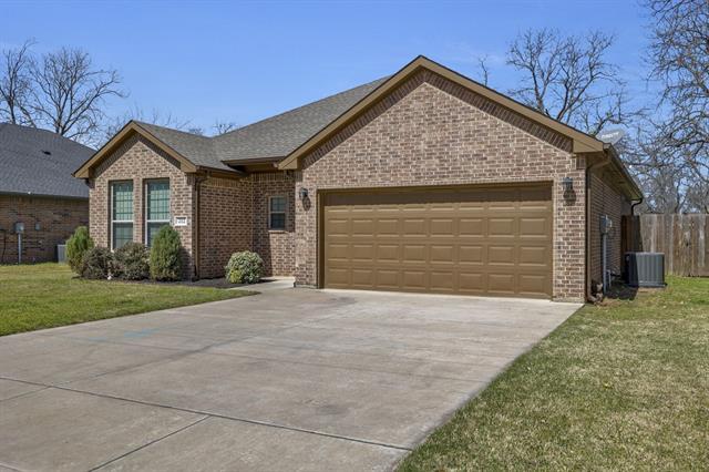 212 Lovelady St in Cleburne, TX - Building Photo - Building Photo
