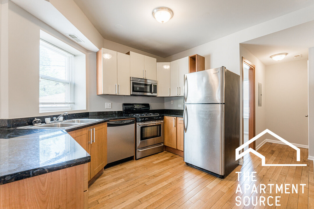 6421 N Greenview Ave in Chicago, IL - Building Photo