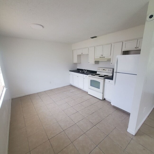 3024 Ernest Dr in Auburndale, FL - Building Photo - Building Photo