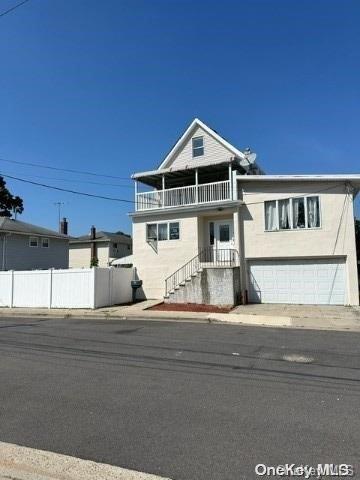 56 M St in Elmont, NY - Foto de edificio