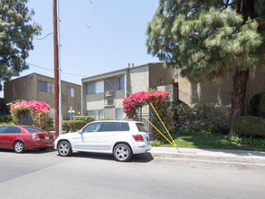 Rosewood Gardens in San Gabriel, CA - Foto de edificio - Building Photo