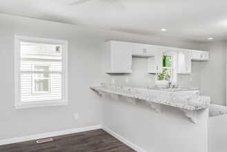 4133 Churchman Ave in Louisville, KY - Foto de edificio - Building Photo