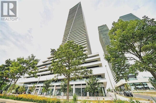 30 Shore Breeze Dr in Toronto, ON - Building Photo - Building Photo