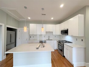 69 Pearl St, Unit #3 in Somerville, MA - Building Photo - Building Photo