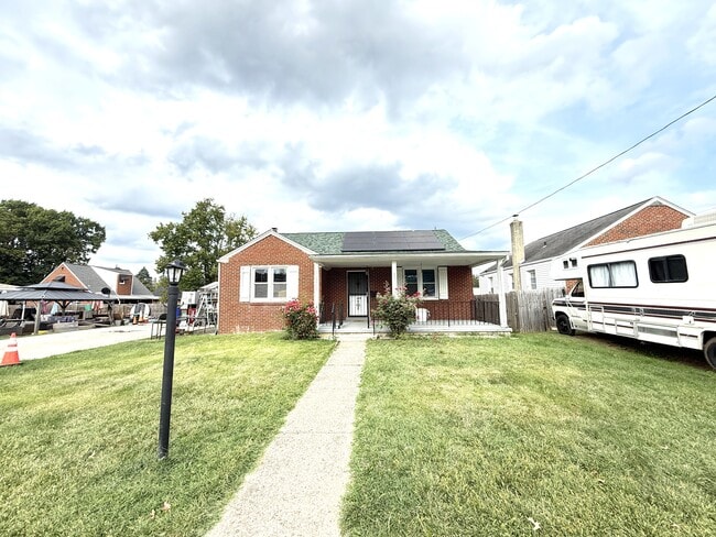 property at 1109 W Beech St