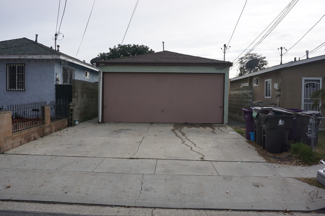 2208 W Cameron St in Long Beach, CA - Building Photo