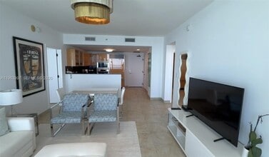6799 Collins Ave in Miami, FL - Foto de edificio - Building Photo