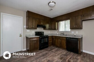 170 Peachtree Dr in Riverdale, GA - Building Photo - Building Photo