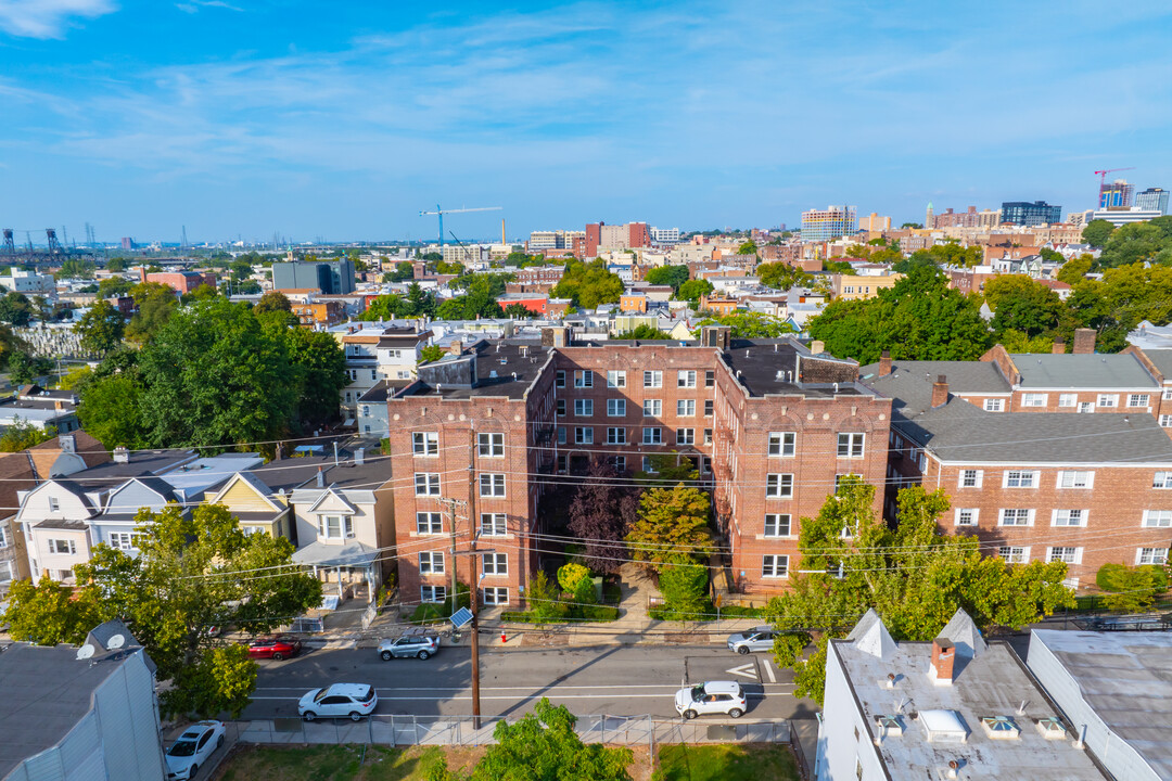 146 Glenwood Ave in Jersey City, NJ - Building Photo