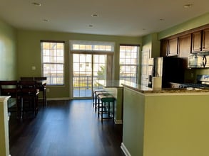 23141 Foxglove Way in California, MD - Foto de edificio - Building Photo