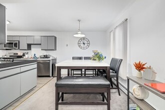 5 Riverview Ct in Secaucus, NJ - Foto de edificio - Building Photo