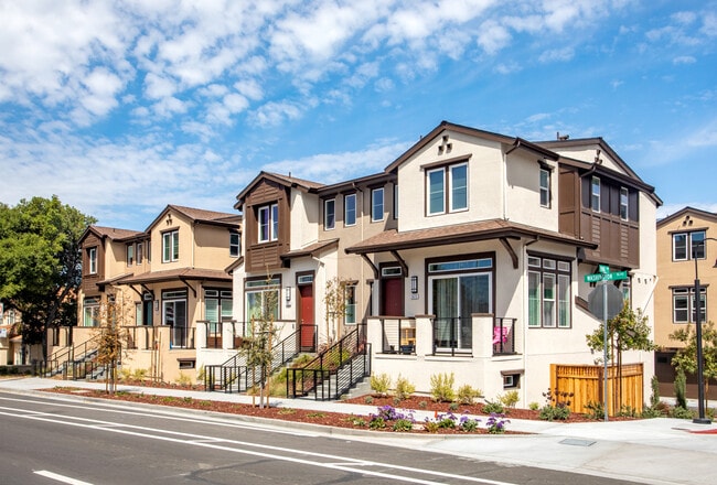 Washington Place in Fremont, CA - Building Photo - Primary Photo