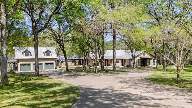 900 Lost Canyon Dr in West Lake Hills, TX - Building Photo - Building Photo