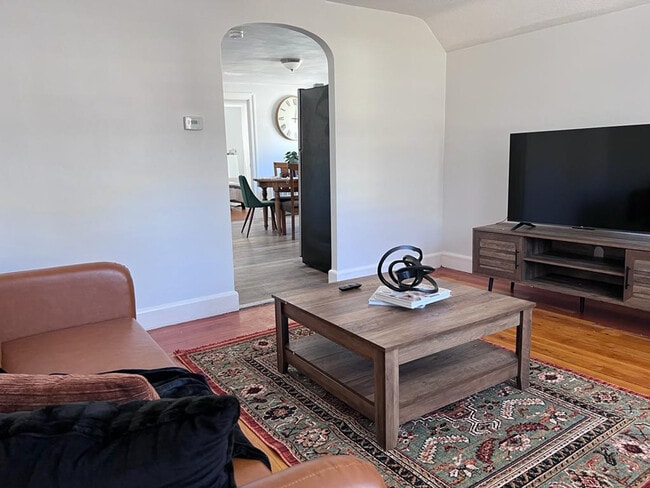 665 Mendon Rd in Woonsocket, RI - Building Photo - Building Photo