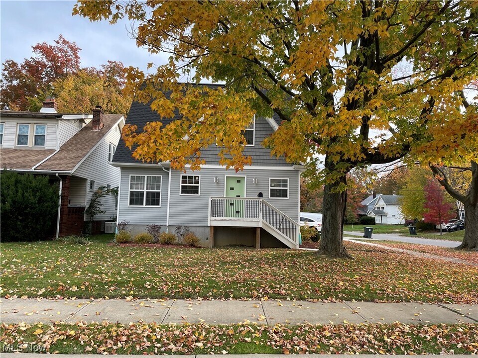 2145 N Taylor Rd in Cleveland Heights, OH - Building Photo