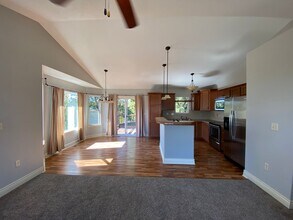 824 Fossilridge Dr in Manhattan, KS - Building Photo - Building Photo