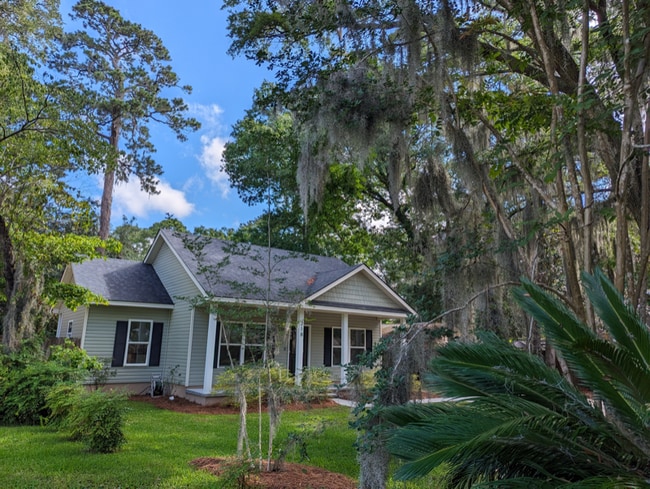 218 Port Royal Dr in Savannah, GA - Foto de edificio - Building Photo