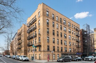 Crotona Park West in Bronx, NY - Building Photo