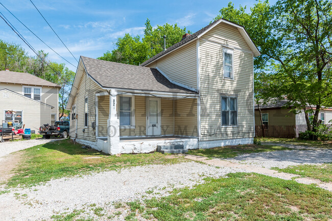 826 W Mentor St in Wichita, KS - Building Photo - Building Photo