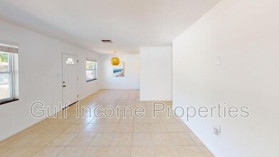 2200 Floyd St in Sarasota, FL - Building Photo - Building Photo