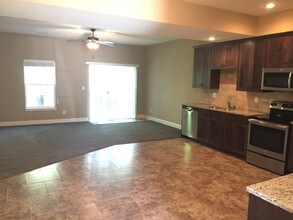 Genesis Crossing Townhomes in Kansas City, MO - Building Photo - Building Photo