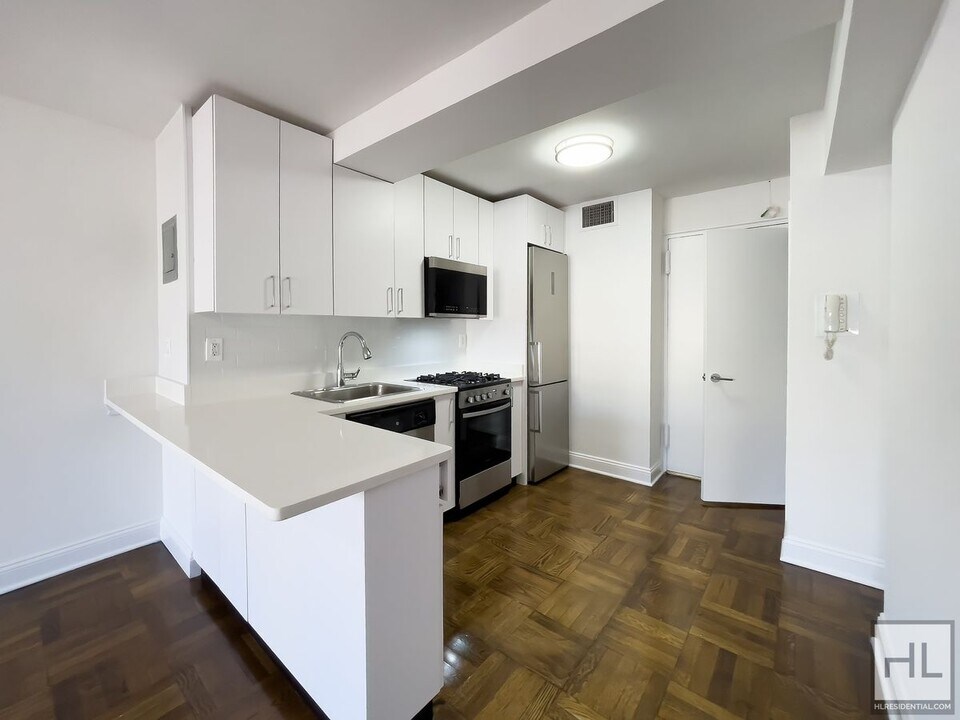 EAST 35 STREET in New York, NY - Building Photo