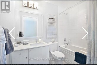 3270 Sheppard Ave E in Toronto, ON - Building Photo - Building Photo