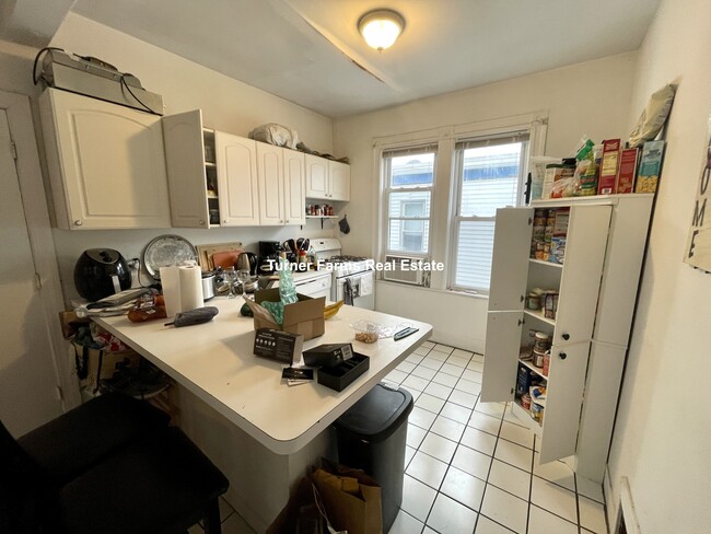 530 Cambridge St, Unit 3 in Boston, MA - Foto de edificio - Building Photo