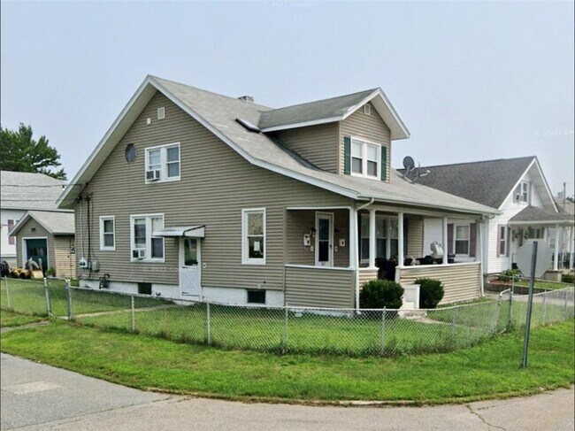 367 Orient Ave in Pawtucket, RI - Building Photo - Building Photo