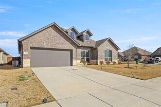 104 Colonial Dr in Joshua, TX - Building Photo - Building Photo