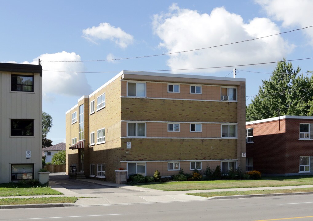 1284 Fennell Ave E in Hamilton, ON - Building Photo