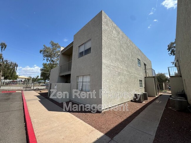 property at 2843 E Marconi Ave