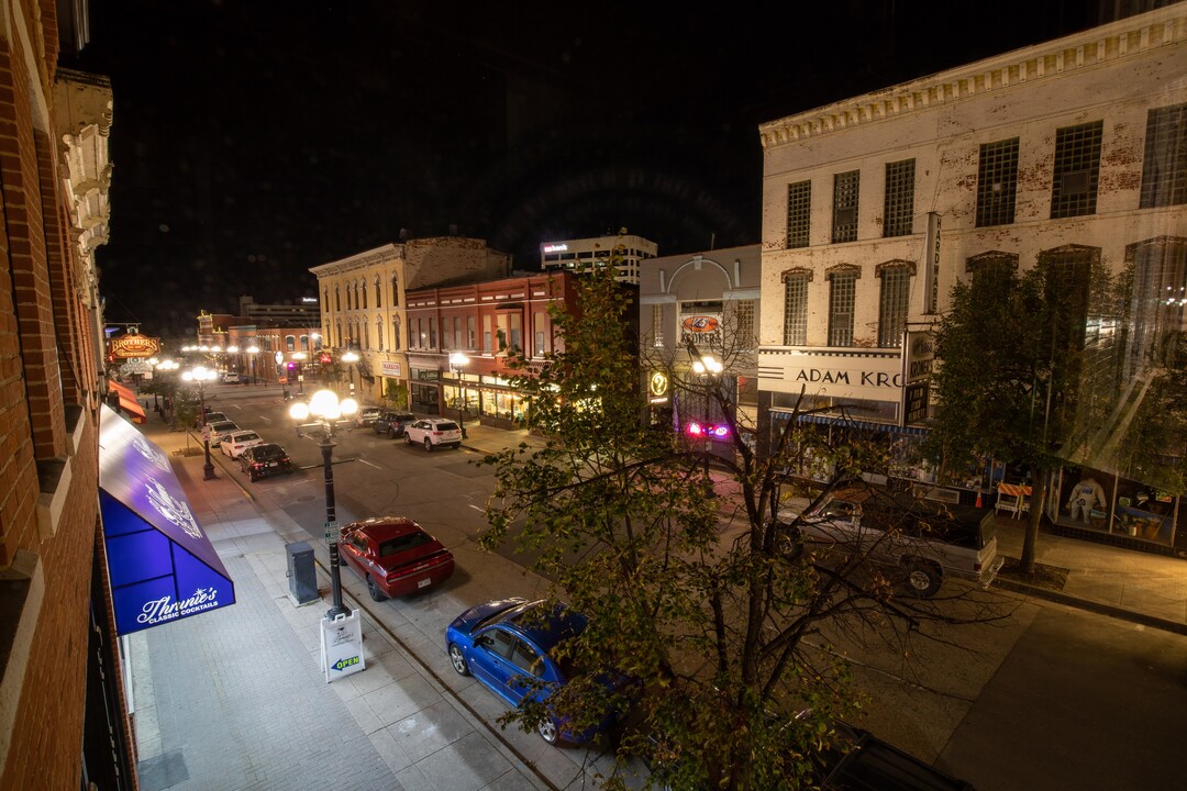 Newburg Flats On Pearl**No Vacancies** in La crosse, WI - Foto de edificio