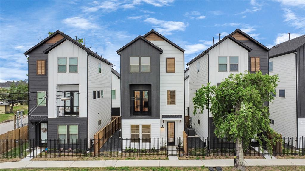 4541 Old Yale St in Houston, TX - Foto de edificio