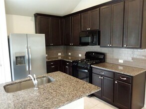 11613 Lago de Garda Dr in Austin, TX - Foto de edificio - Building Photo