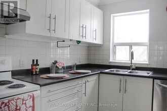 17 S Kingsway in Toronto, ON - Building Photo - Building Photo