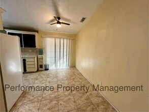 4611 Gardenwood Ln in Bakersfield, CA - Building Photo - Building Photo