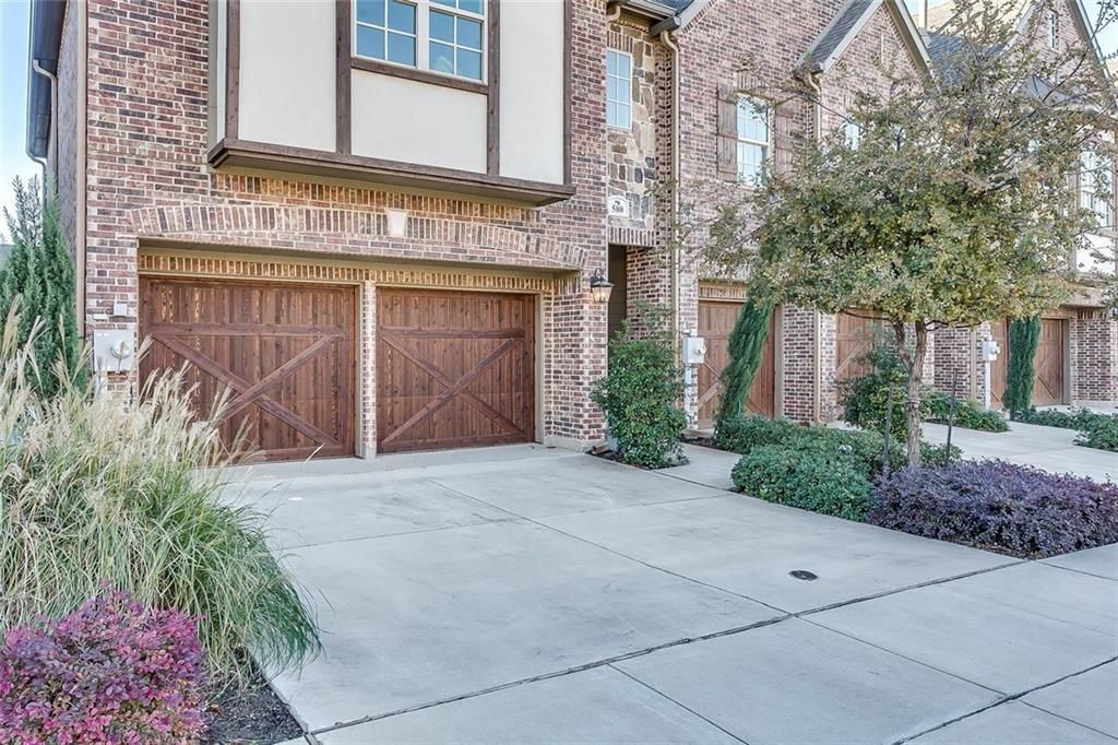 580 Hampshire Dr in Lewisville, TX - Foto de edificio