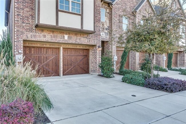 property at 580 Hampshire Dr