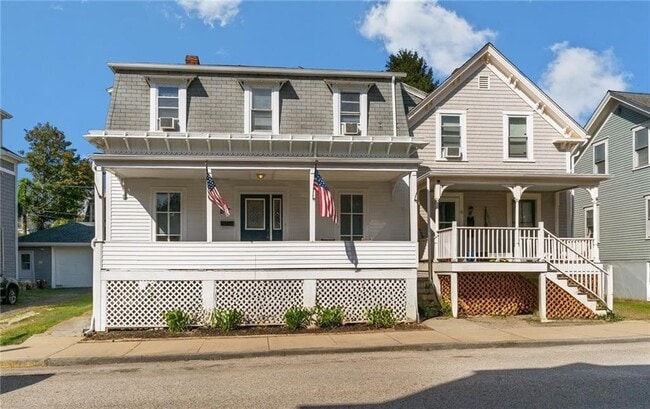 property at 15 1/2 Bayview Ave