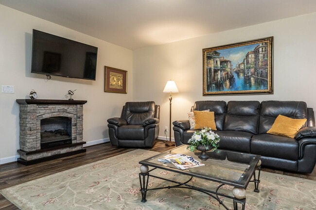 1302 Ed Cook Rd, Unit 1302-B
