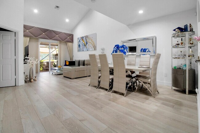 5095 Madison Lakes Cir N in Davie, FL - Building Photo - Building Photo