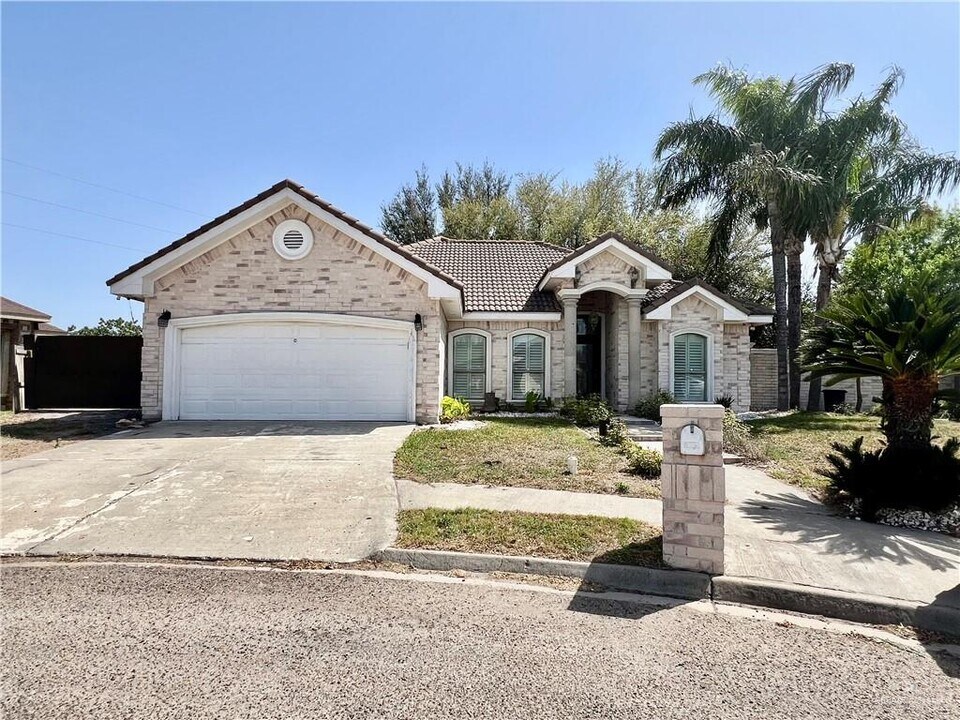 1405 Valencia Ave in Pharr, TX - Building Photo
